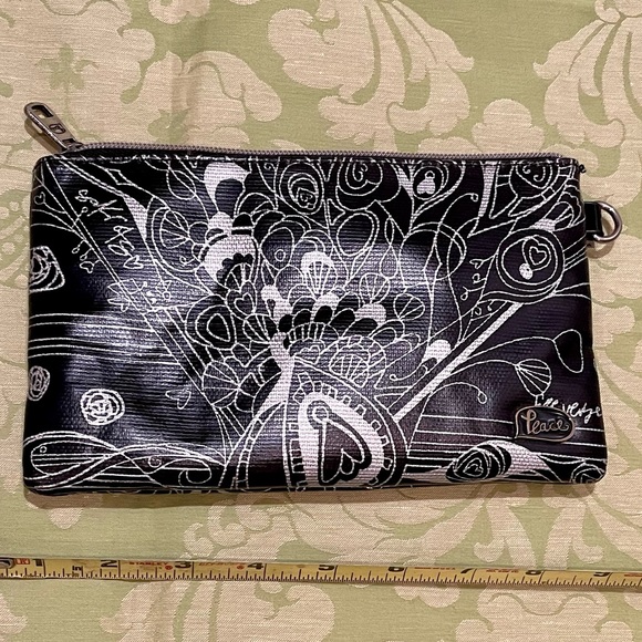 Sakroots vegan wallet handbag w built in power bank - Picture 4 of 9